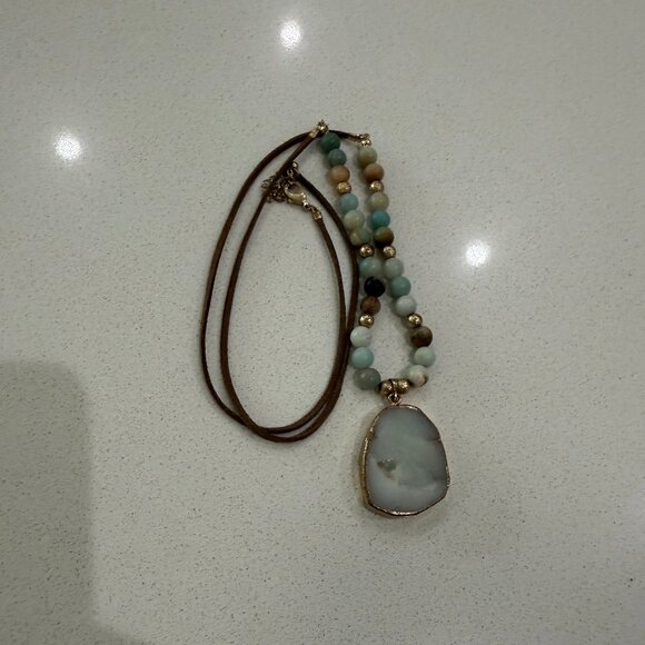 Artisan Agate Slice Pendant Mixed Material Necklace - Picture 10 of 11